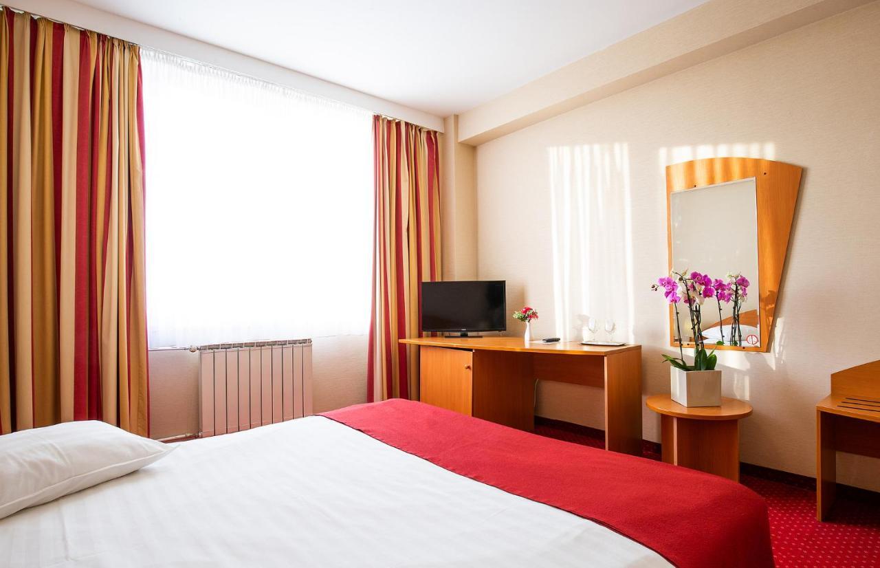Hotel Dana Сату-Маре Экстерьер фото