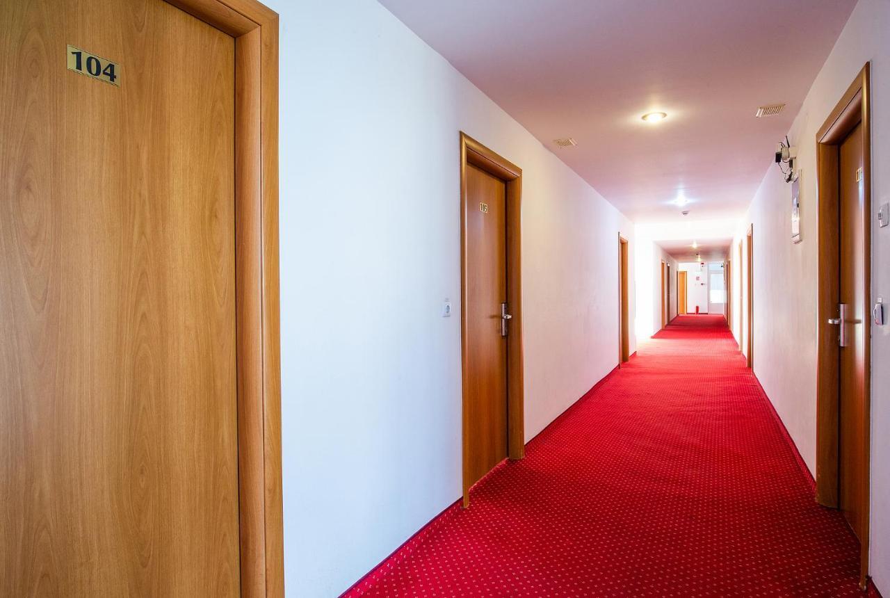 Hotel Dana Сату-Маре Экстерьер фото